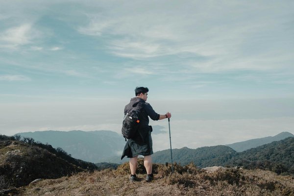 Quels sont les meilleurs itinéraires pour une randonnée dans les montagnes de Făgăraș, Roumanie?